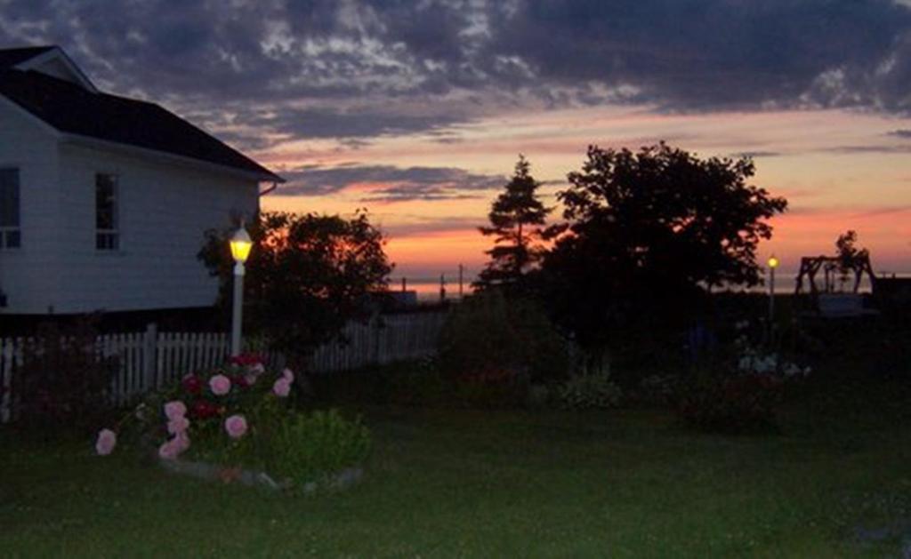 Gite La Ptite Falaise Hebergement Touristique Sainte Anne-des-Chênes Buitenkant foto